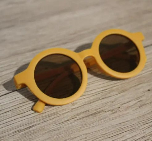 Retro baby round sunnies with 100% UV protection