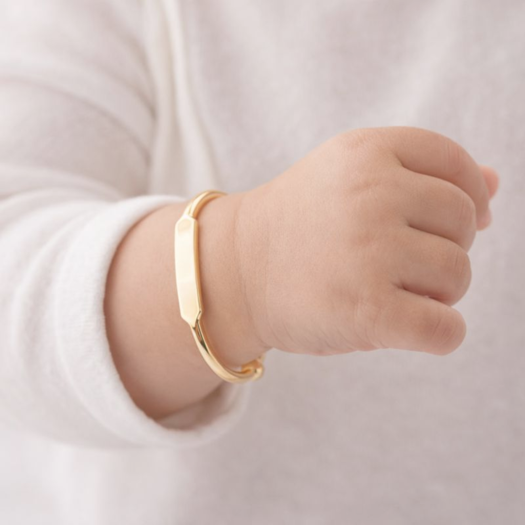 Babies/childrens gold cuff bangle