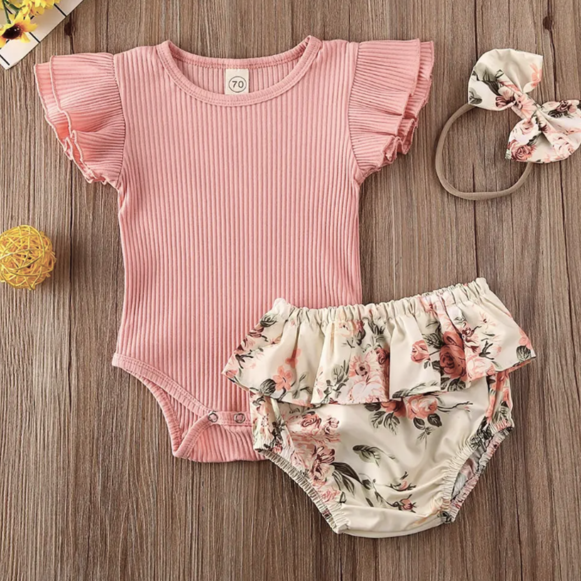 Baby ruffle bum sets